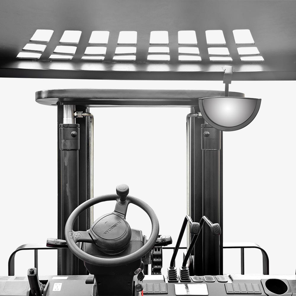 X series Diesel Forklift Truck For Work In Container..jpg