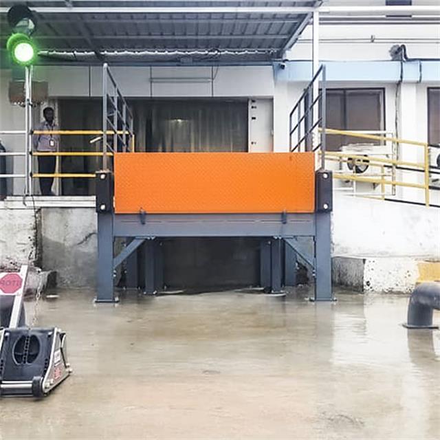 Forklift Roll off Barrier Lip Dock Leveler Gandi Automation 4.jpg