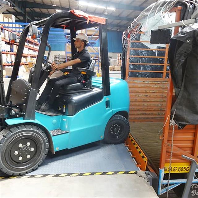 Forklift Roll off Barrier Lip Dock Leveler Gandi Automation 3.jpg
