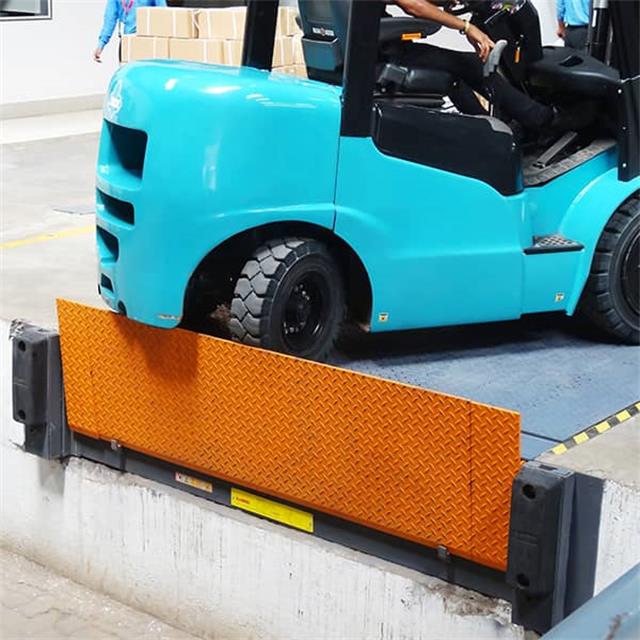 Forklift Roll off Barrier Lip Dock Leveler Gandi Automation 2.jpg